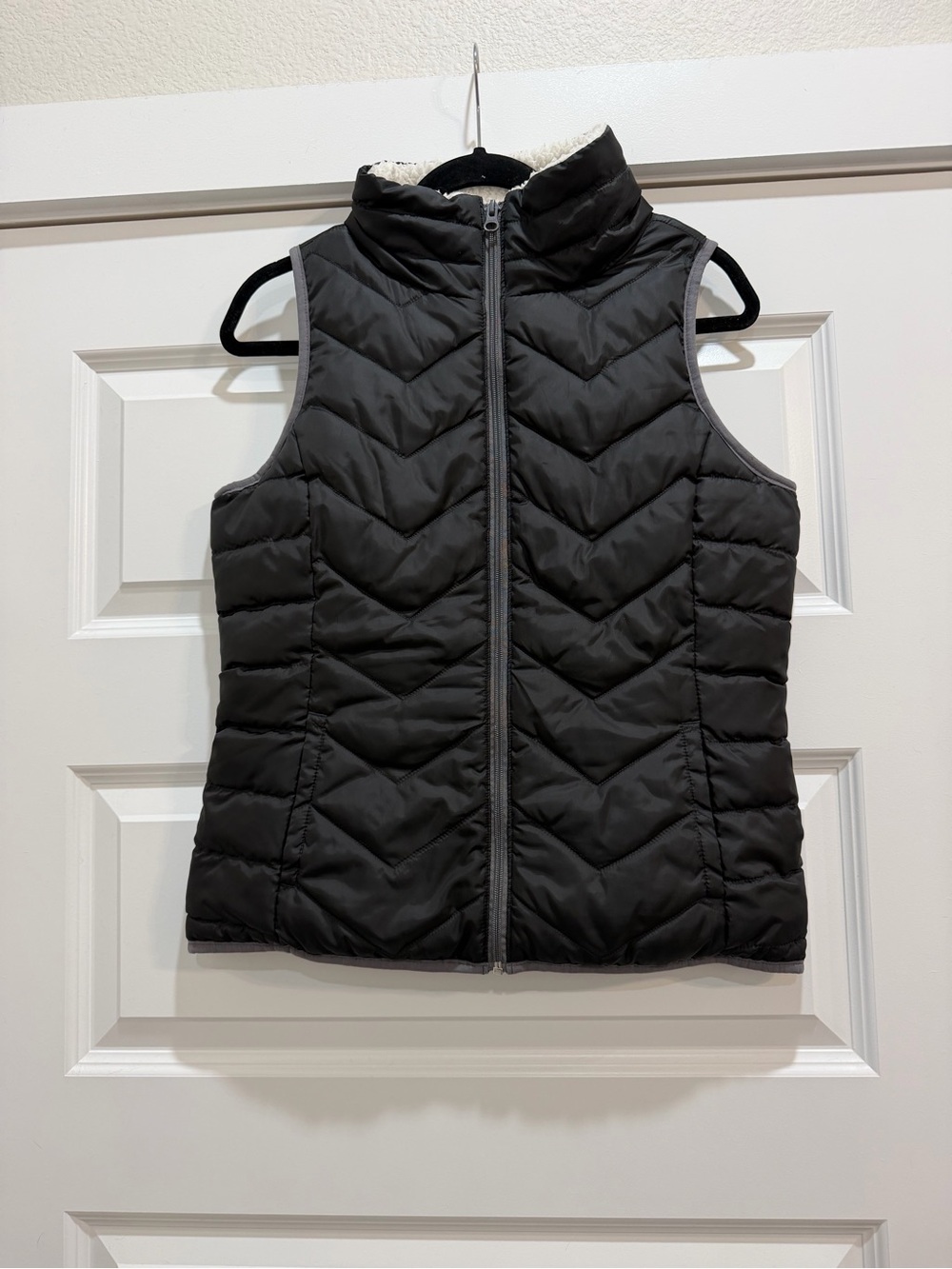 Make an Offer - Women's Black Quilted Zip-Front Puffer Vest